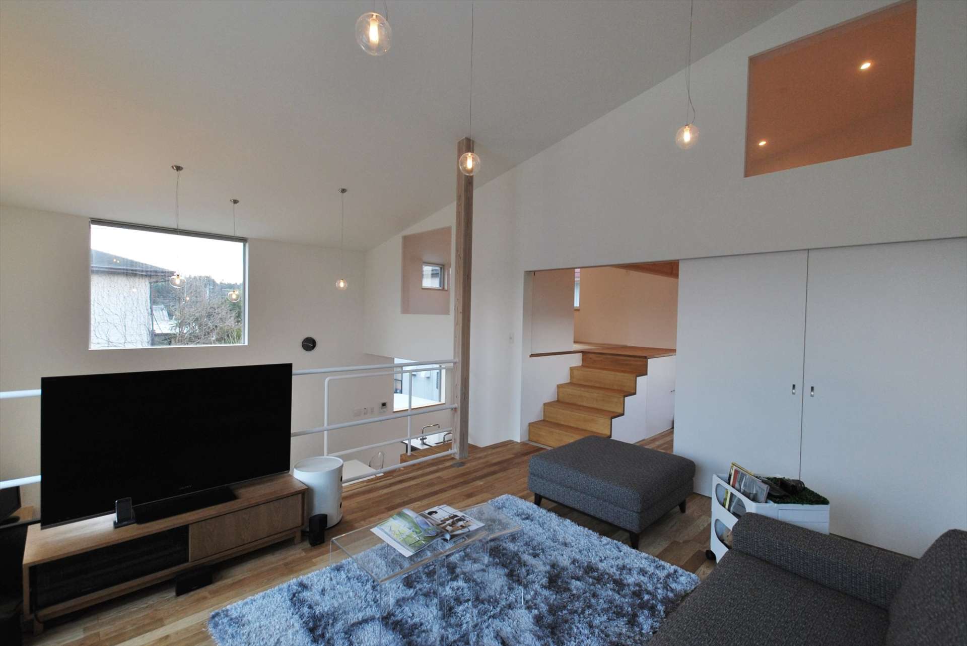 スキップフロアによる立体的な空間構成